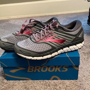 Brooks Ariel ‘18 size 10 womens Tennis Shoes